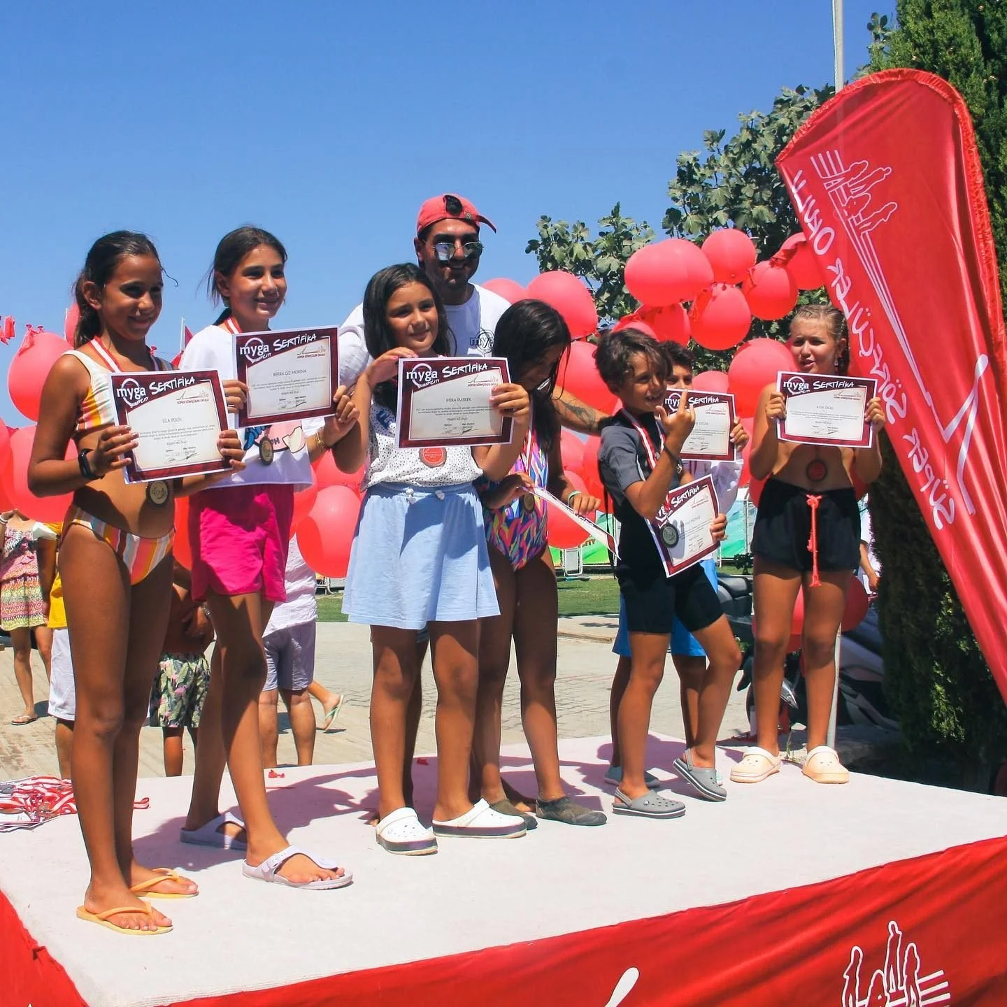 Windsurf eğitim sertifikalarını alan Süper Sörfçülerimiz şimdi okulda.Myga…