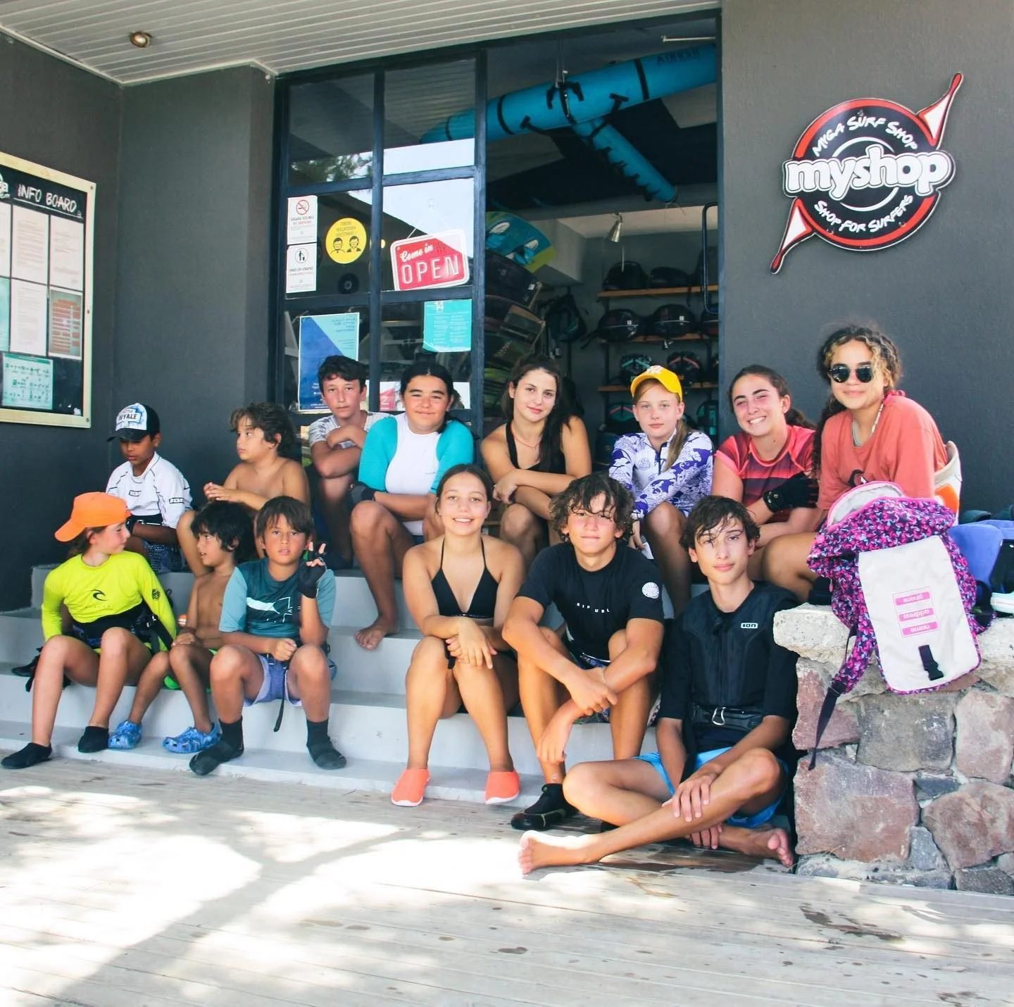 7 yaşından 17 yaşına, hafif rüzgardan yüksek havalara, windsurf tutkusunu…