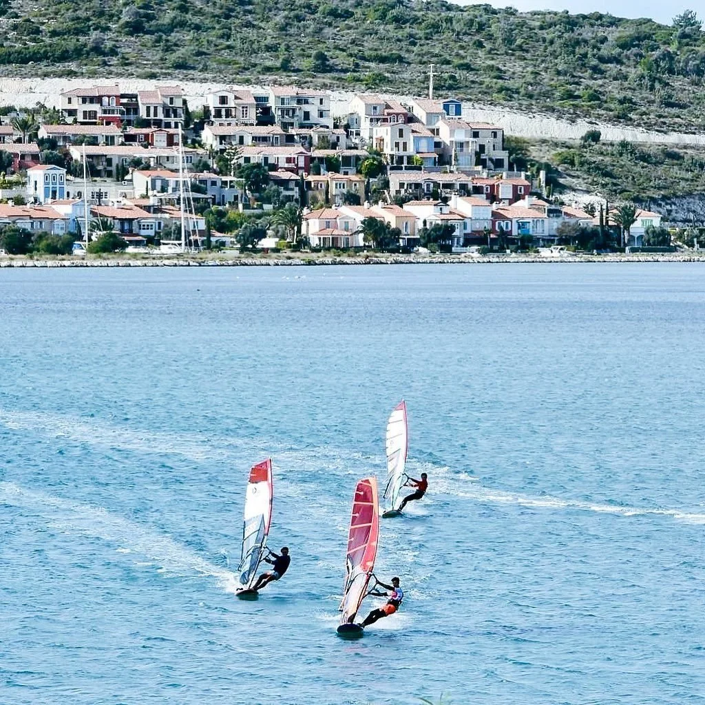Alaçatı'da yılın son windsurf yarış heyecanı devam ediyor