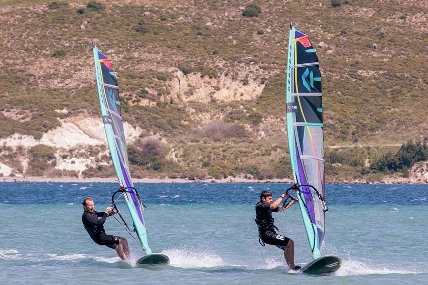 Mayıs rüzgarını yakalayanlarMyga Surf City'de güneşimiz ve rüzgarımız bol,…