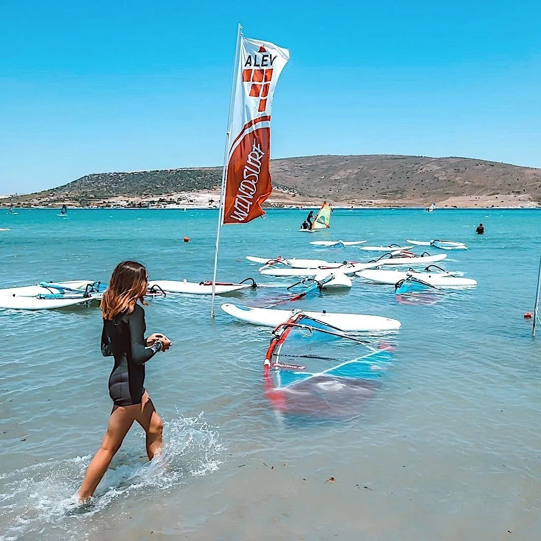 Myga Surf City, meltem rüzgarı, sığ ve kumluk deniziyle surf severler için…