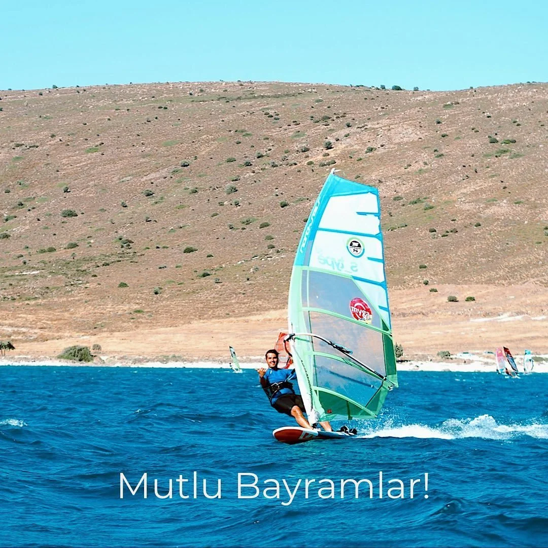 Sevdiklerinizle birlikte mutlu bir bayram geçirmenizi dileriz