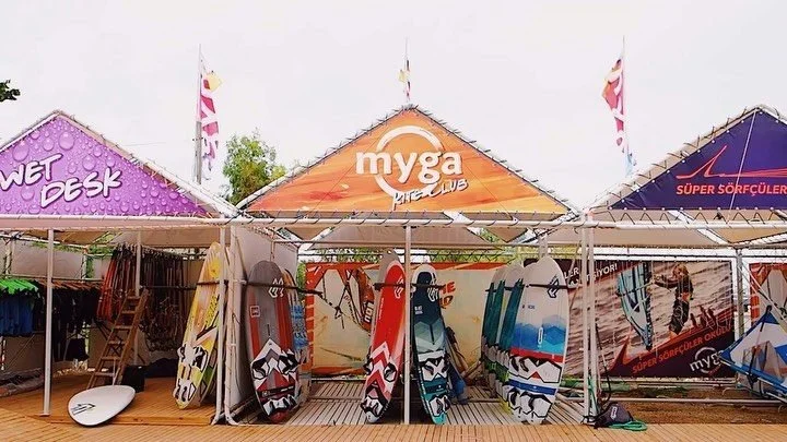 Windsurf yapabilmek gerekli eğitimleri aldıktan sonra oldukça kolaydır