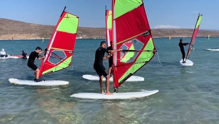 Grup dersleri ile Myga Surf City’de windsurf öğrenmeye var…