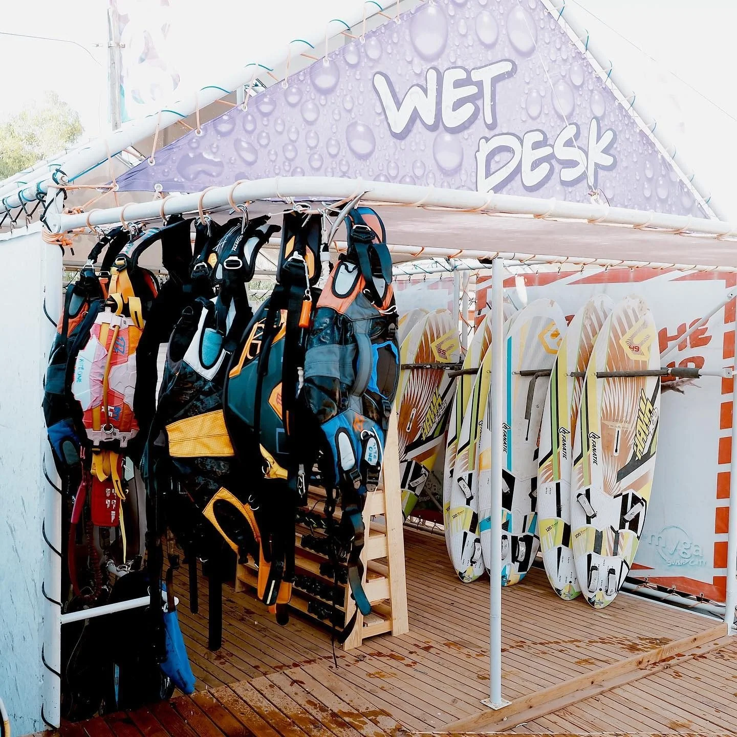 Windsurf ve Kitesurf için ihtiyacınız olan yüzlerce ekipman sizleri bekliyor