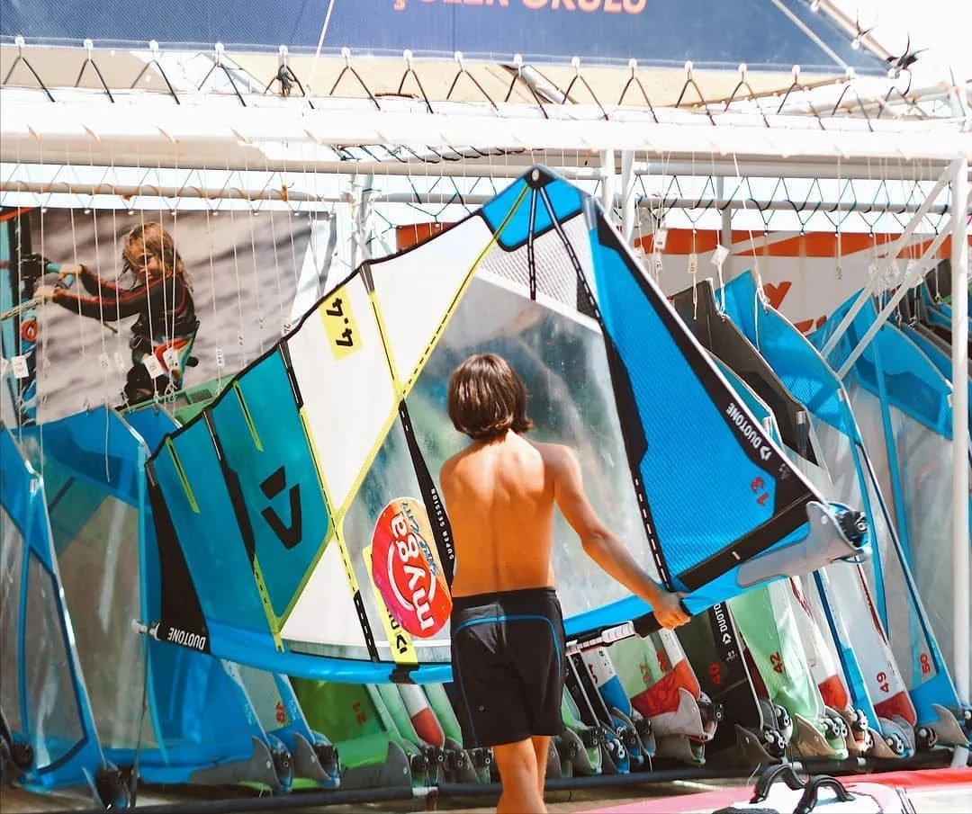 Windsurf’e ilk adım doğru ekipman ve uzman eğitmenlerle yapılan eğitimle başlar