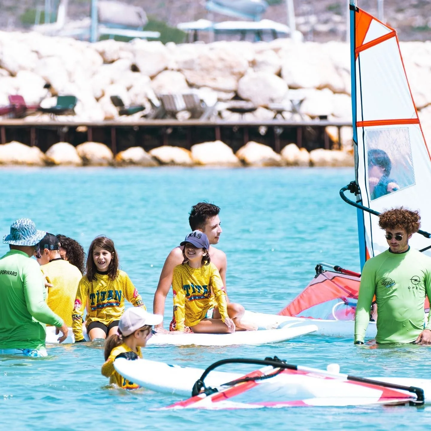 Titan Okulu çocukları Myga Surf City sörf kampında