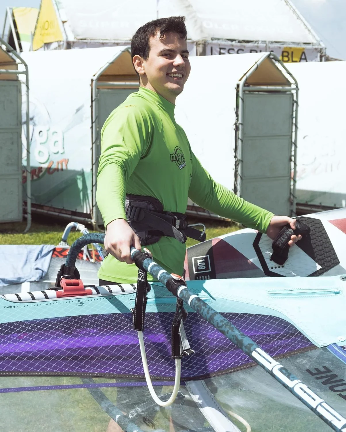 Myga Surf City'de profesyonel eğitmenlerimizden windsurf, kitesurf ve wing…