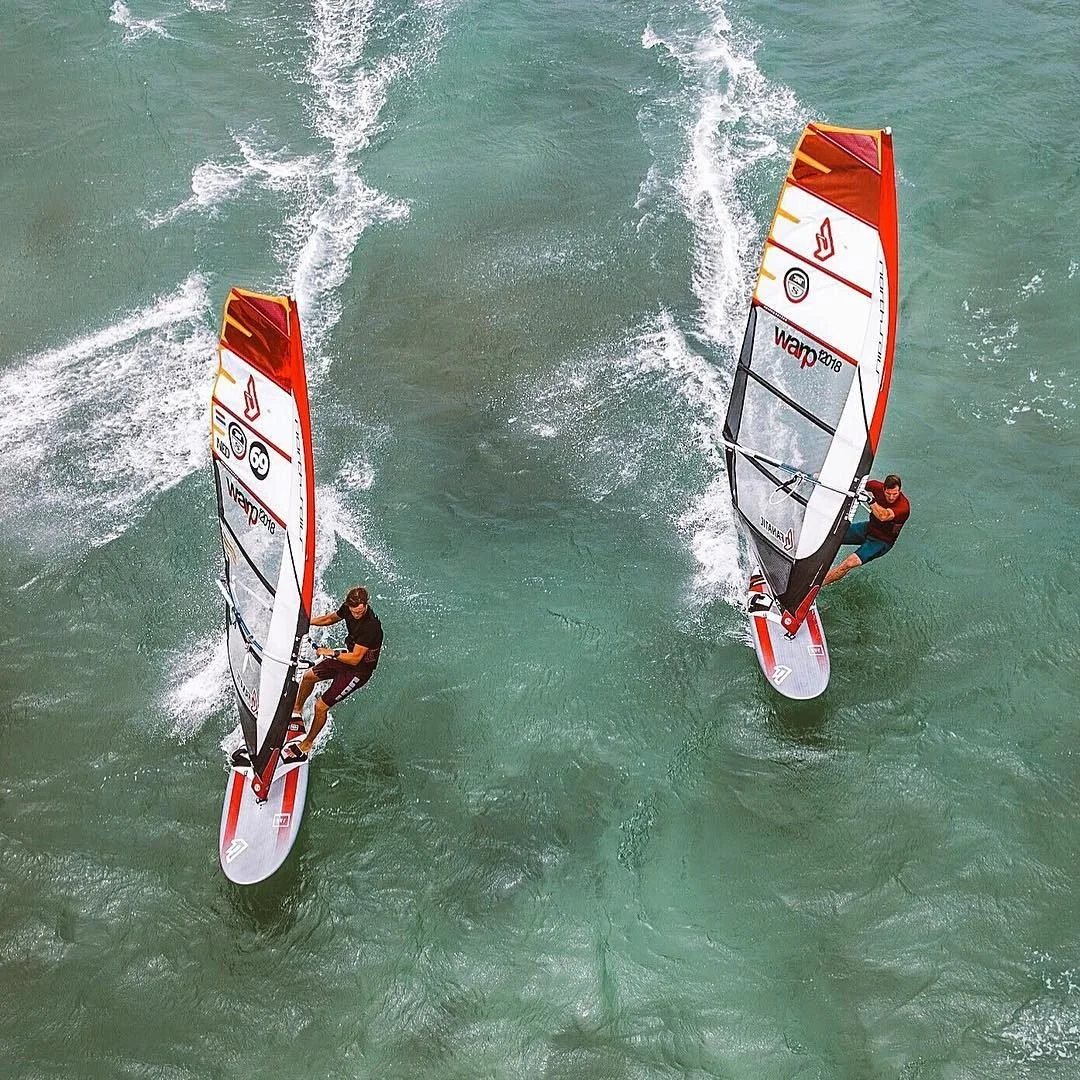 Myga Surf City meltem rüzgarı, sığ ve kumluk deniziyle surf severler için…
