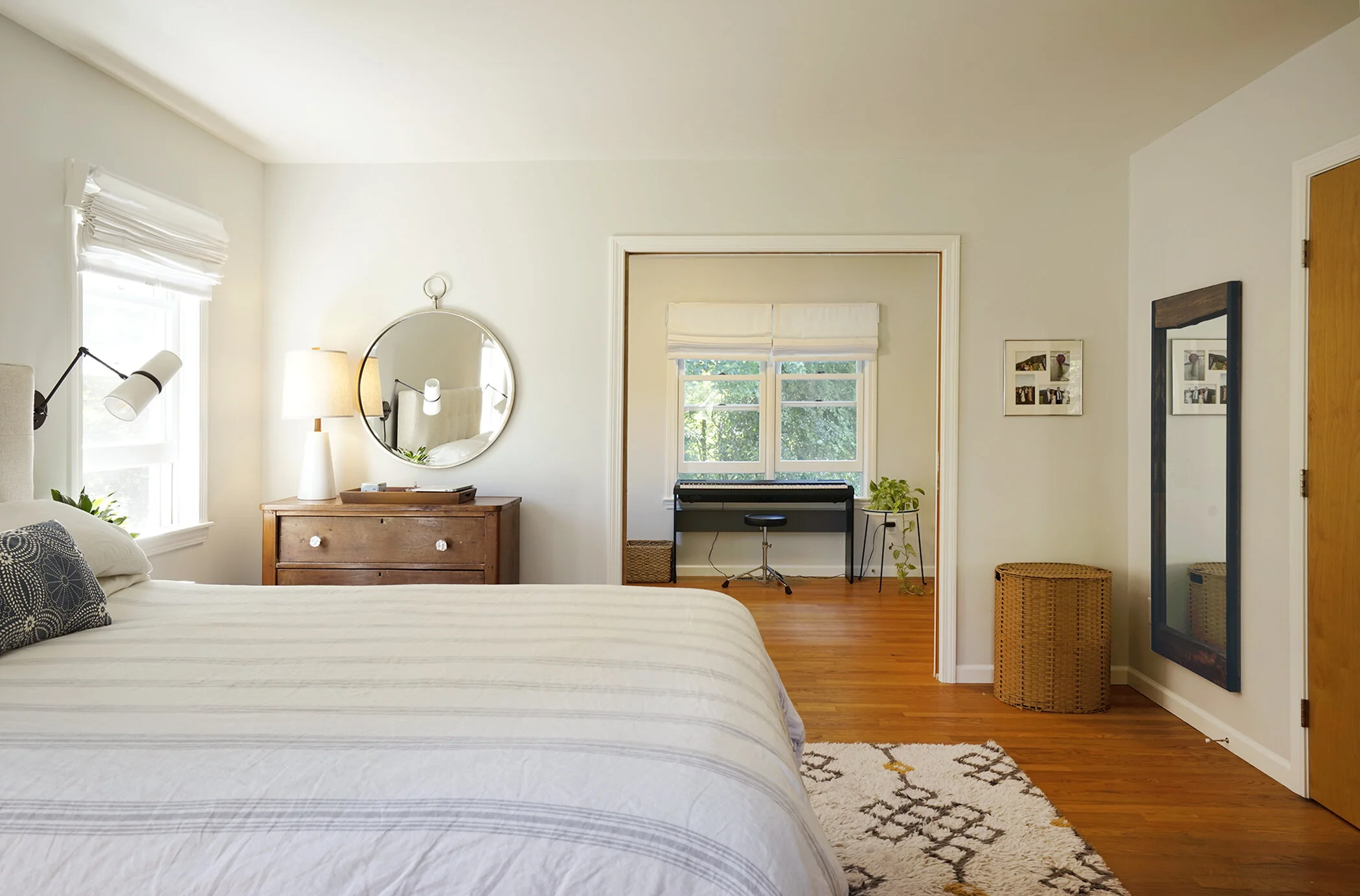 13 -master bed 5.jpg
