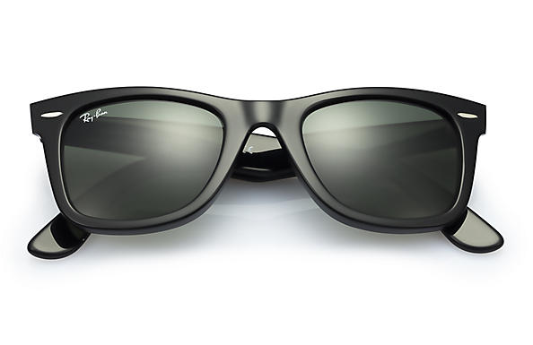 Laura: Wayfarer Ray-bans