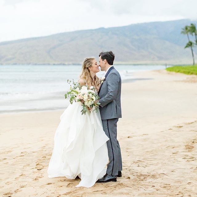 Can&rsquo;t believe it was a year (and one day) ago that Lindsey and Jed tied the knot in Hawaii! Congrats guys on your one year! 🎉🎉