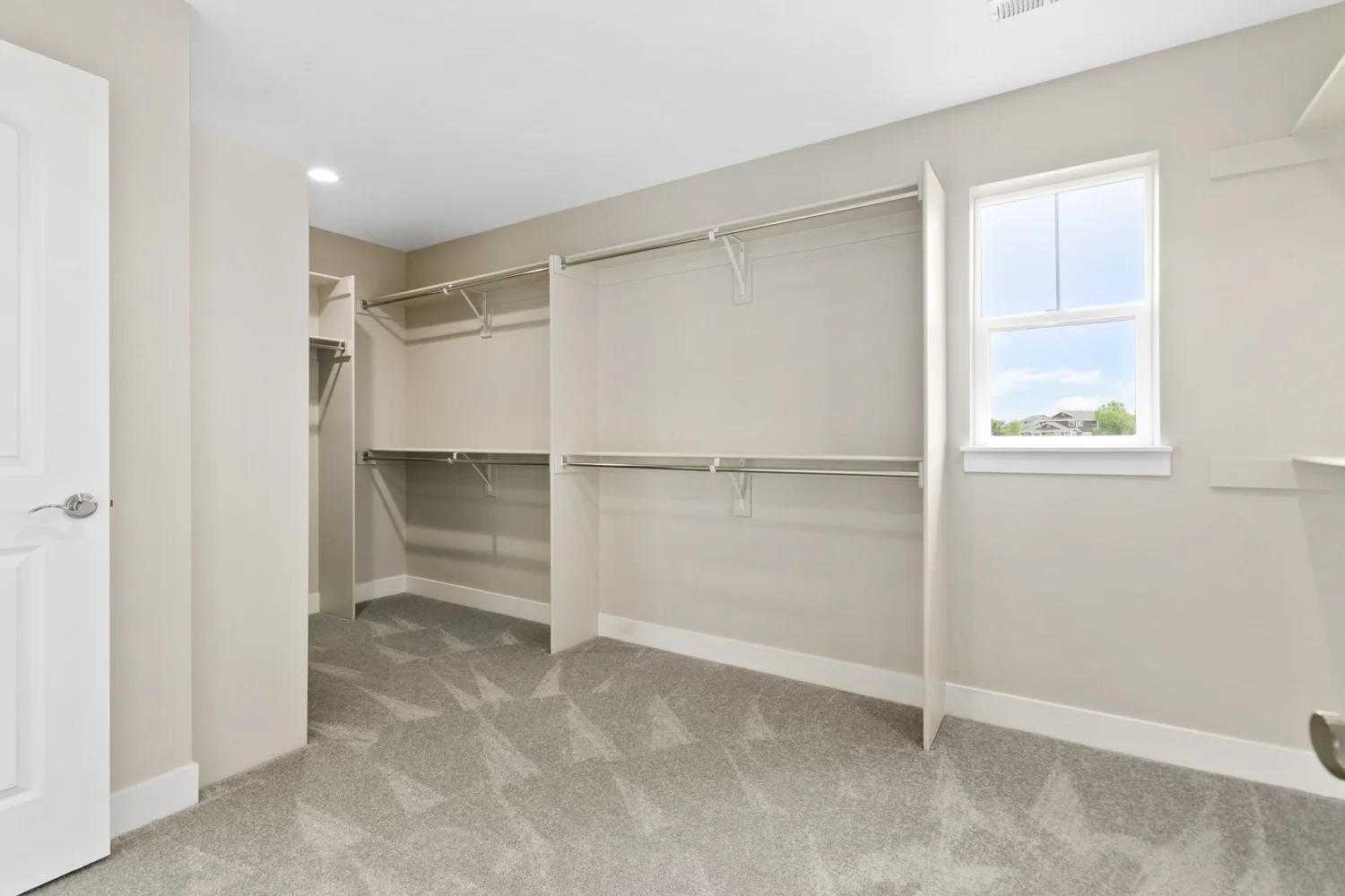 023-Upper-Master-Closet-7199-E-163rd-Ave-Large.jpg