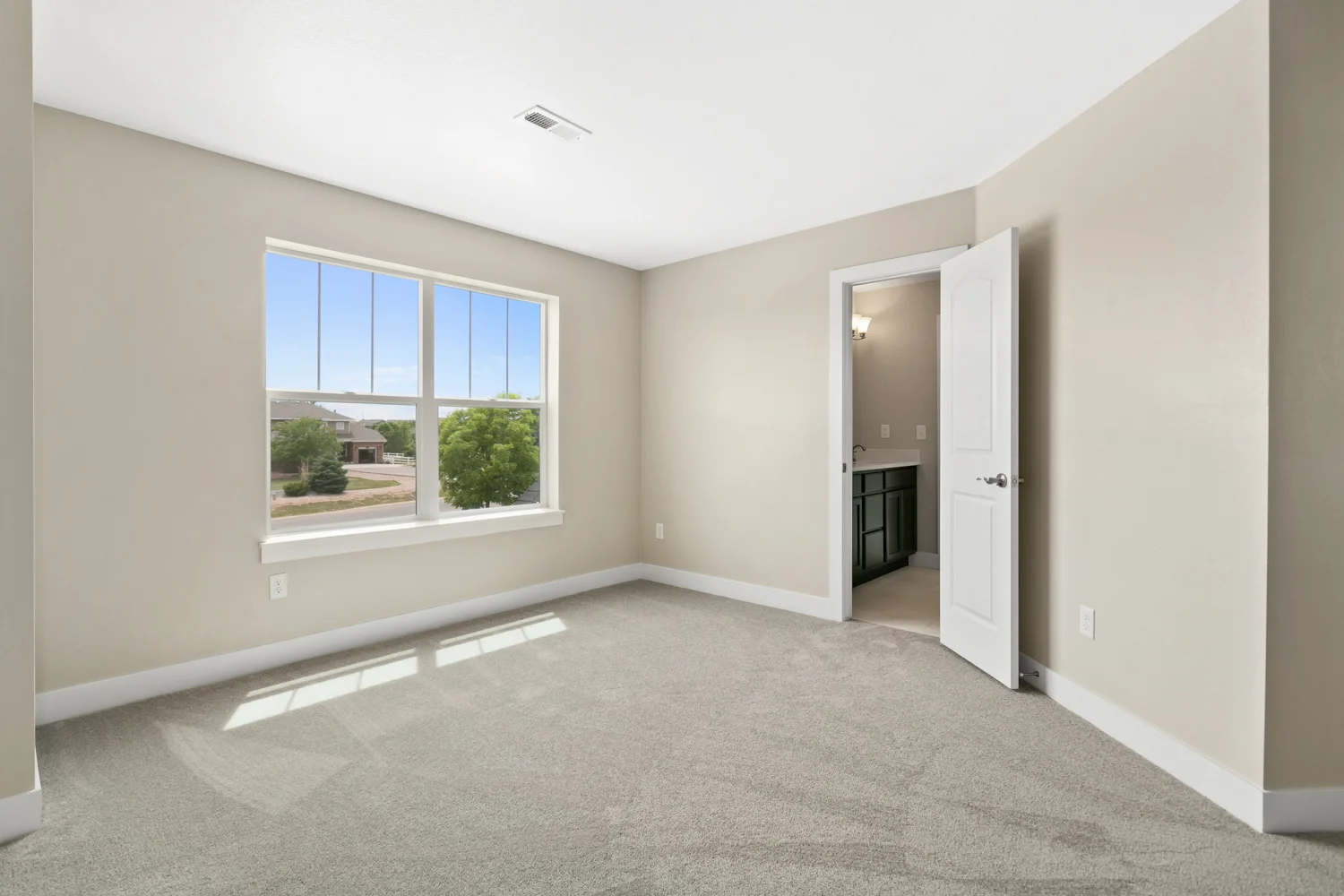 027-Upper-Bed-7199-E-163rd-Ave-Large.jpg