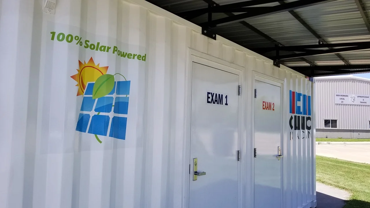 Clinic In A Can 20 foot split roof and pitch adjustable solar panels pic 9 medium.jpg