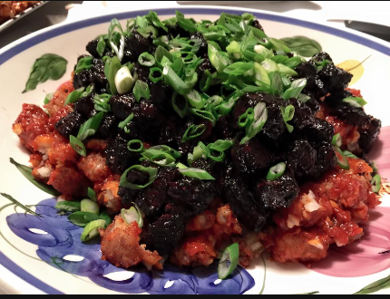 Kalbi Chunked Tots with Gochujang Cheese Sauce