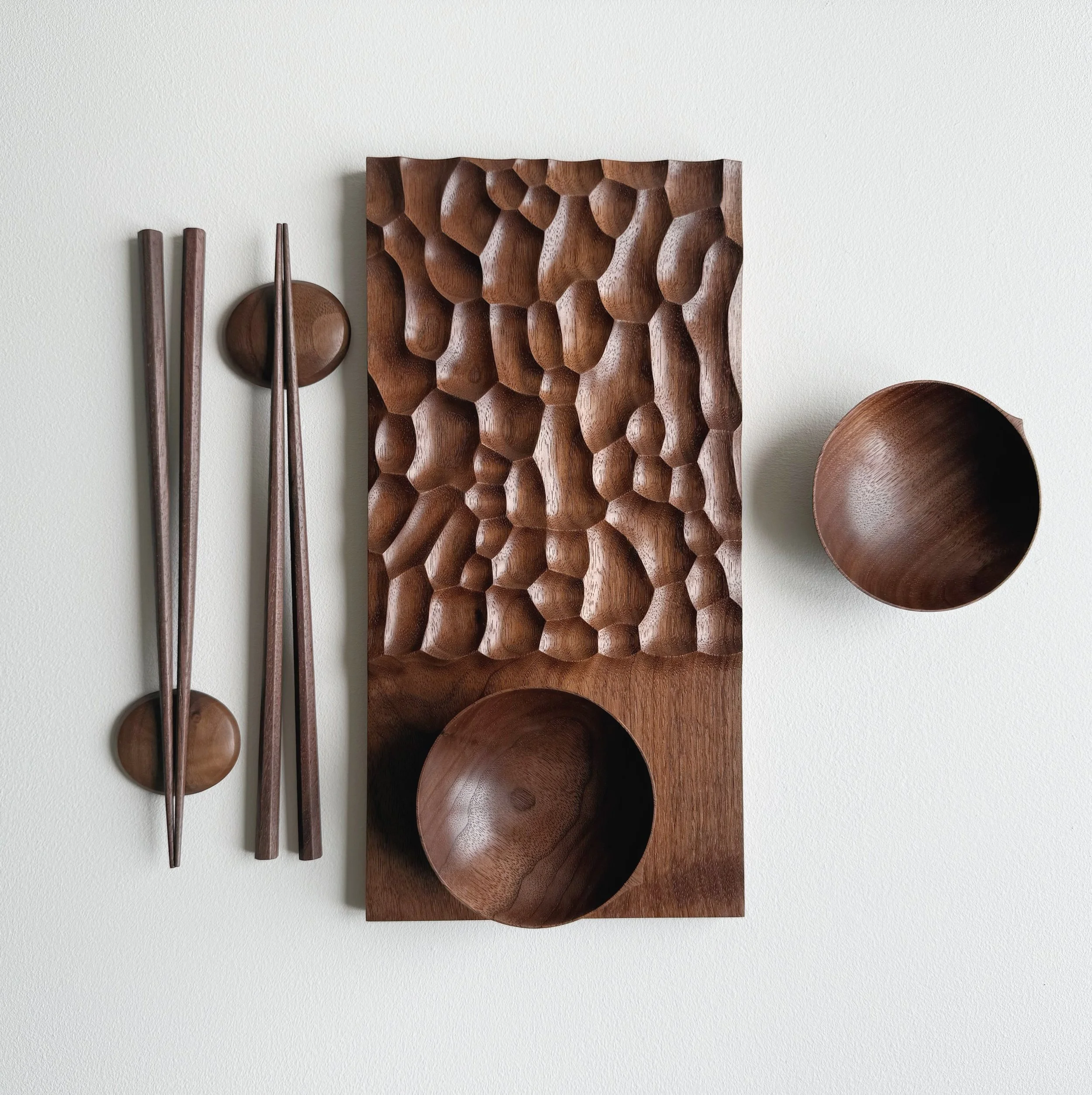 Wide presentation board set in walnut - four