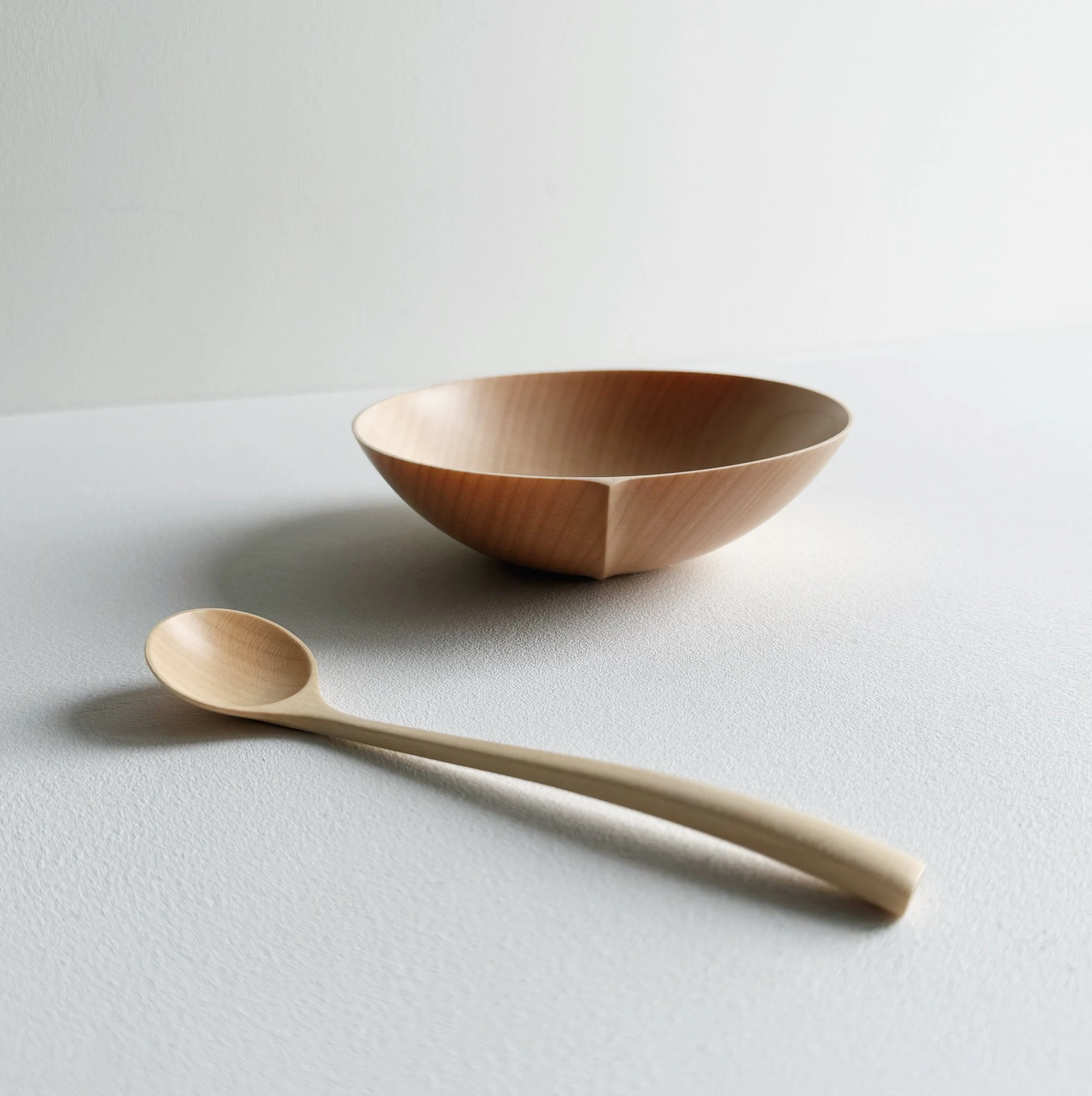 Palm bowl and spoon set in sycamore
