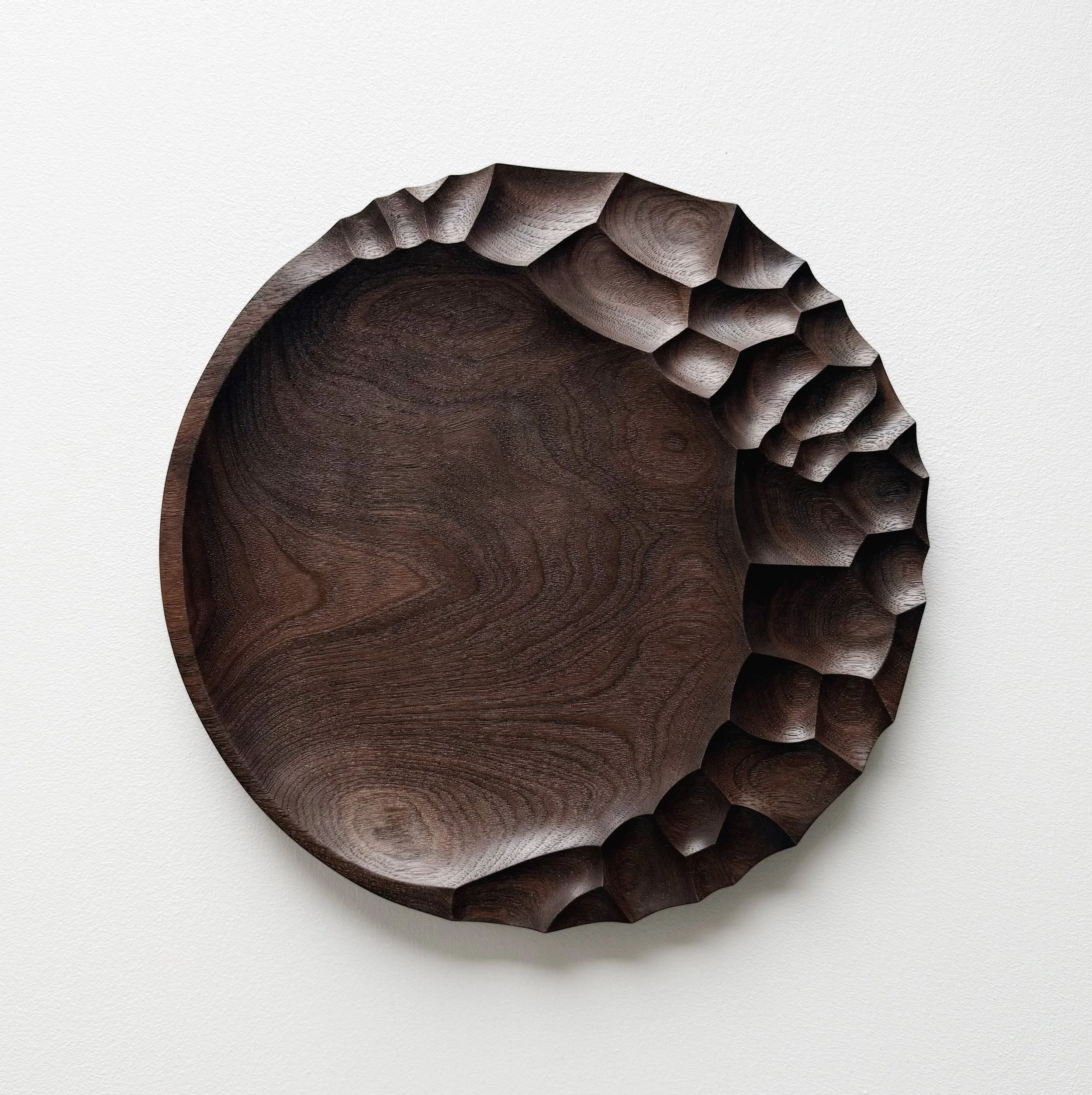 Evolution presentation plate in dark walnut