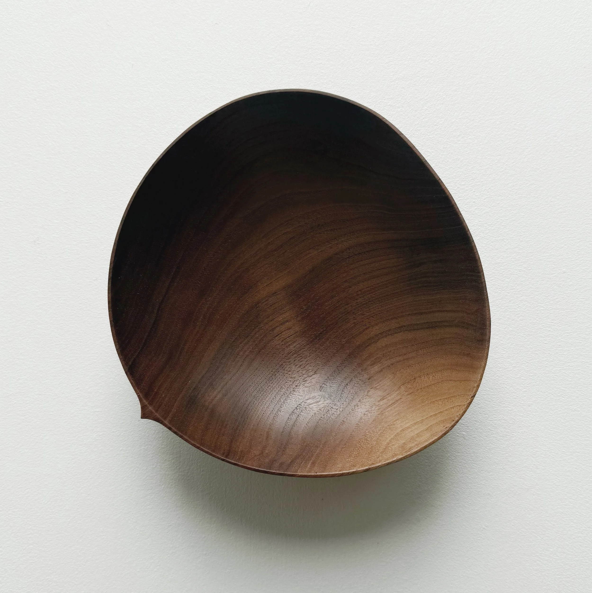 Large oval bowl in tanned walnut