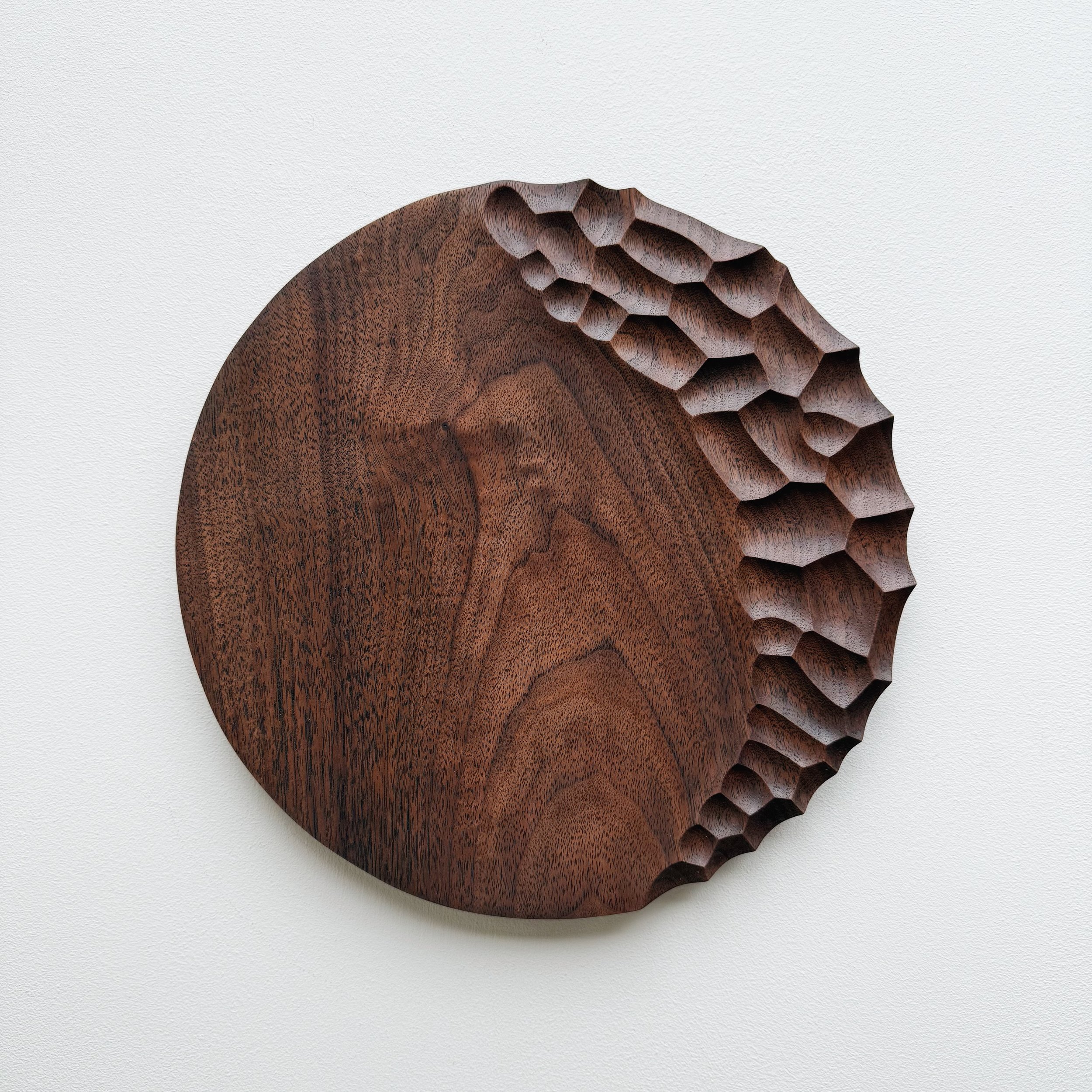 Coast presentation plate in walnut