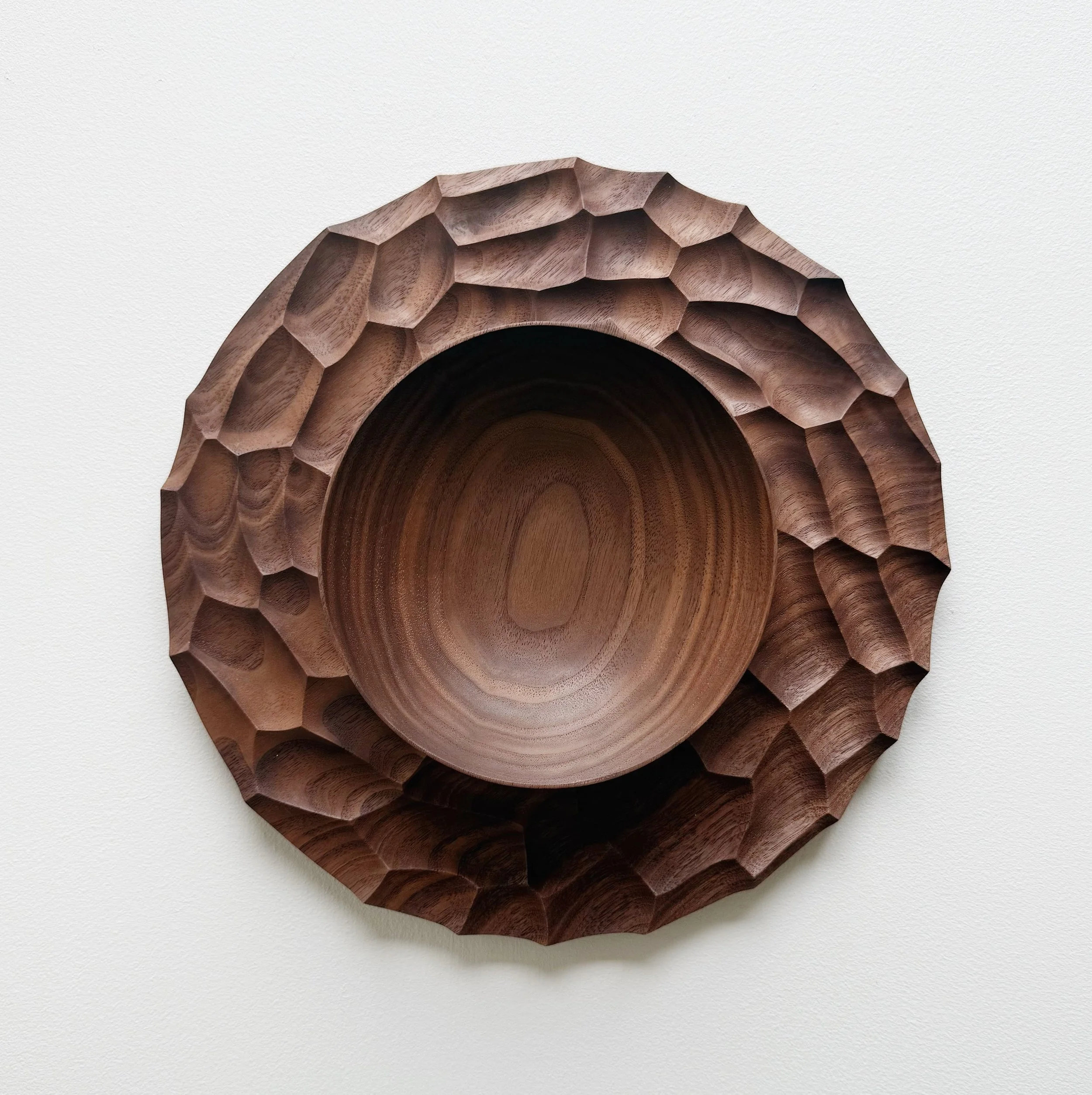 Dunes plate and bowl in walnut