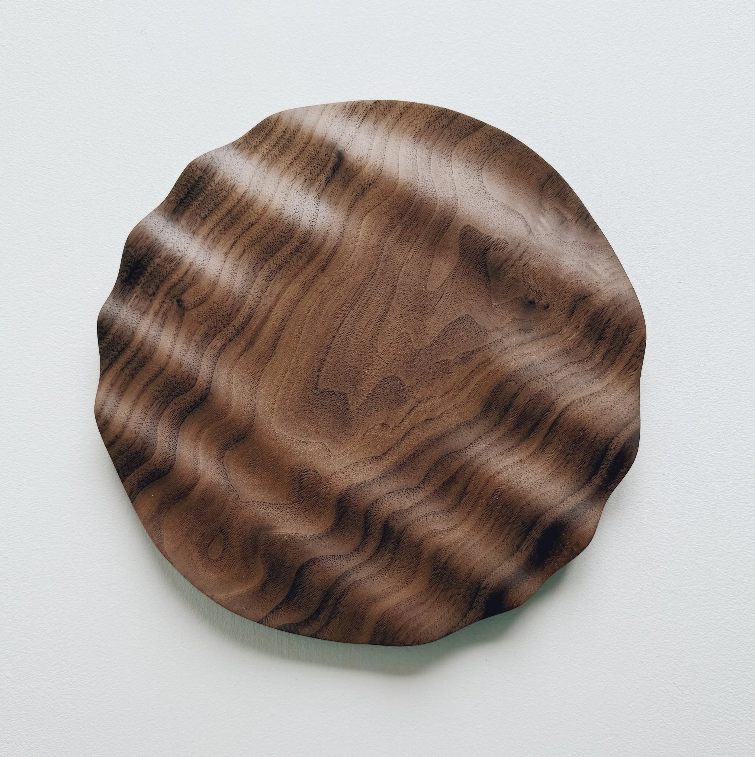 Waves plate in walnut