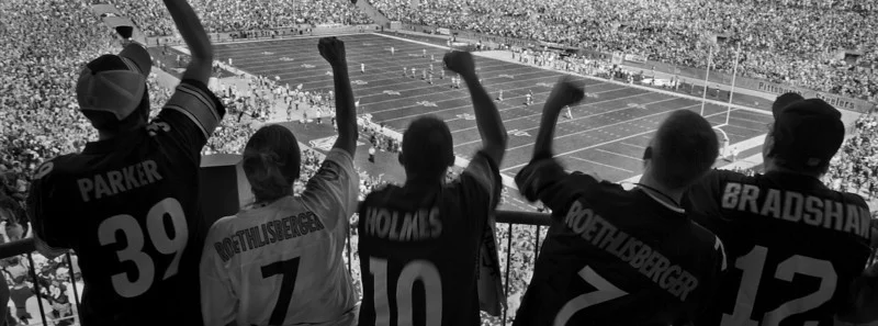     

 
  Allen Rossum returns a kickoff 98 yards for a touchdown against the San Francisco 49ers. Heinz Field, Pittsburgh 2007. [XVI07A91427N]
 






















     
