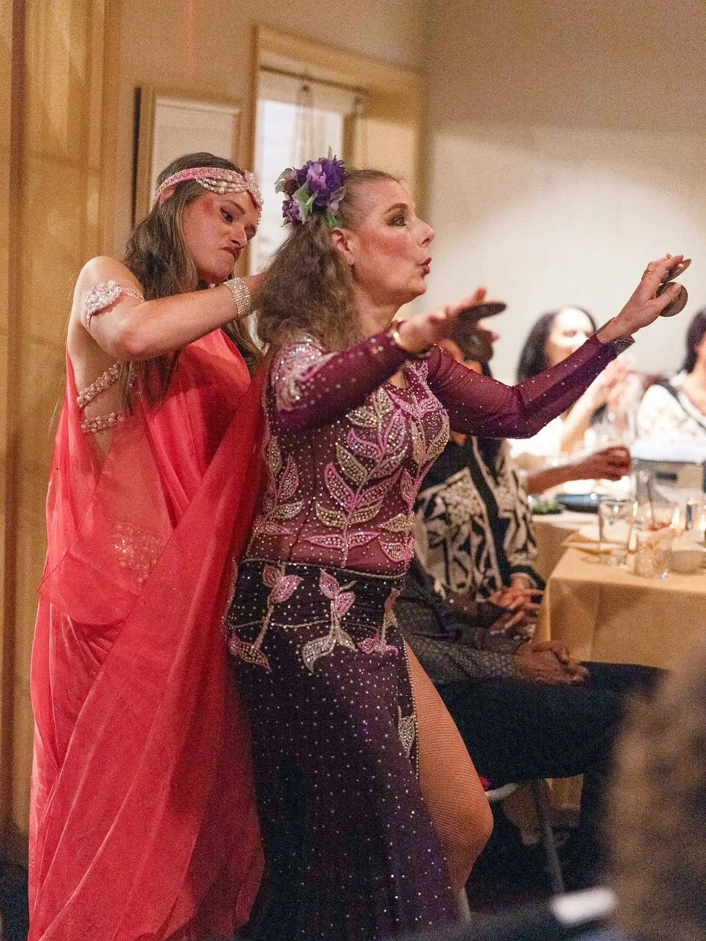 I am very fortunate to have such great teachers in my life! 💃🏽 Yasmin Henkesh gives me my foundation for dance. She guides me through this culture with her own career experiences. I am so grateful and fortunate to have her in my life.
🇬🇷 Sophiann