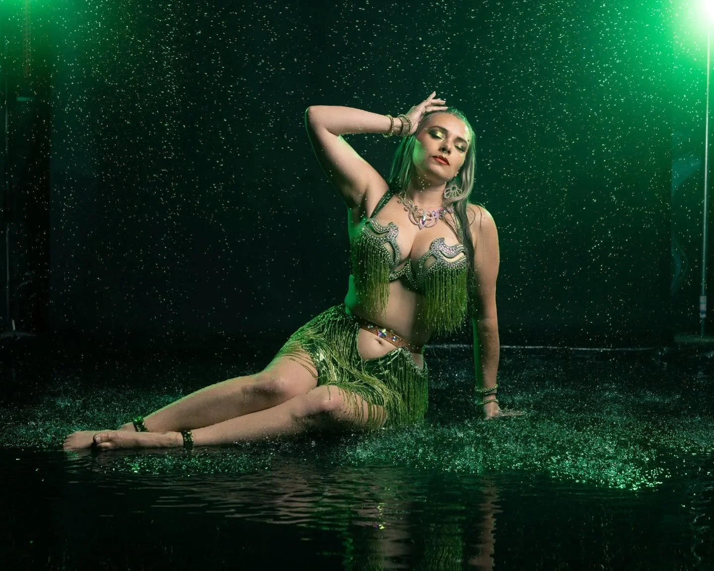 Even with the whole universe around me, I still need you.
.
.
.
.
#rainphotoshoot #bellydancer #bellydance #photosession #orendorffstudios