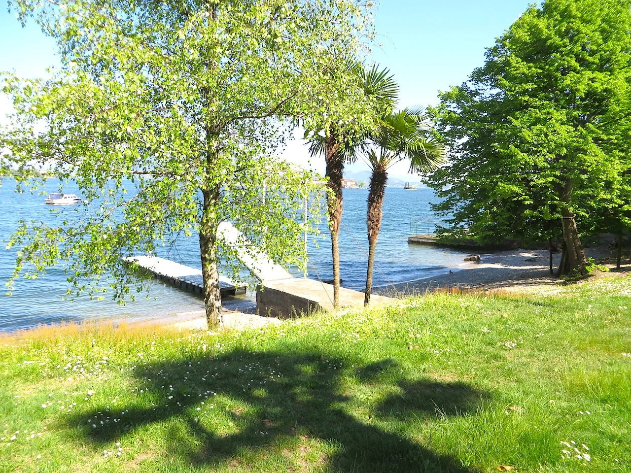 MONOLOCALE BAVENO (VB) RESIDENCE "LE CAMELIE" CON SPIAGGIA PRIVATA E VISTA LAGO MAGGIORE E DELLE ISOLE BORROMEE