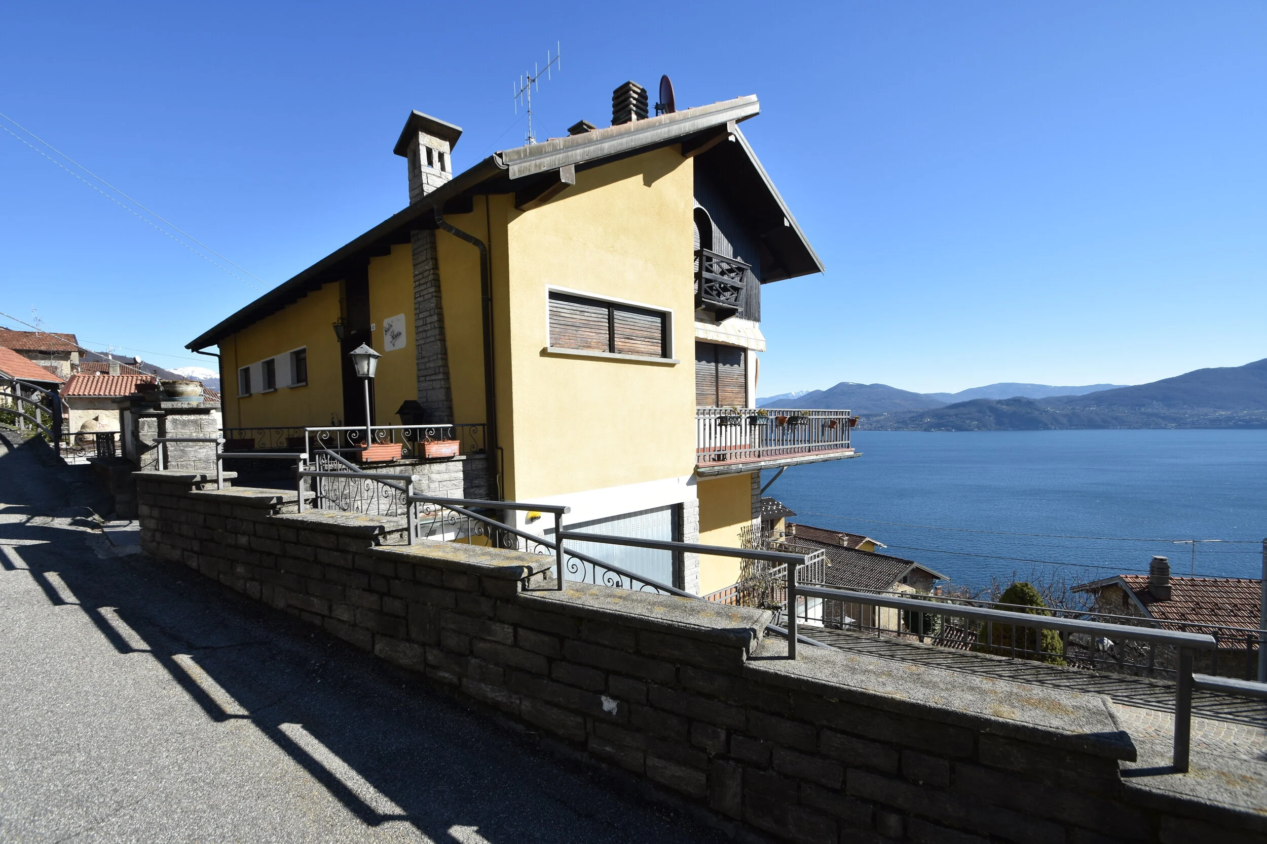 ....V059 OGGEBBIO FRAZ BARBE (VB) VILLA PANORAMICA  ..V059 OGGEBBIO FRACTION BARBE’  PANORAMIC VILLA ..V059 OGGEBBIO FRAKTION BARBE’ PANORAMISCHE VILLA ERSTE HÖHEN HUEGELN (VB) ....