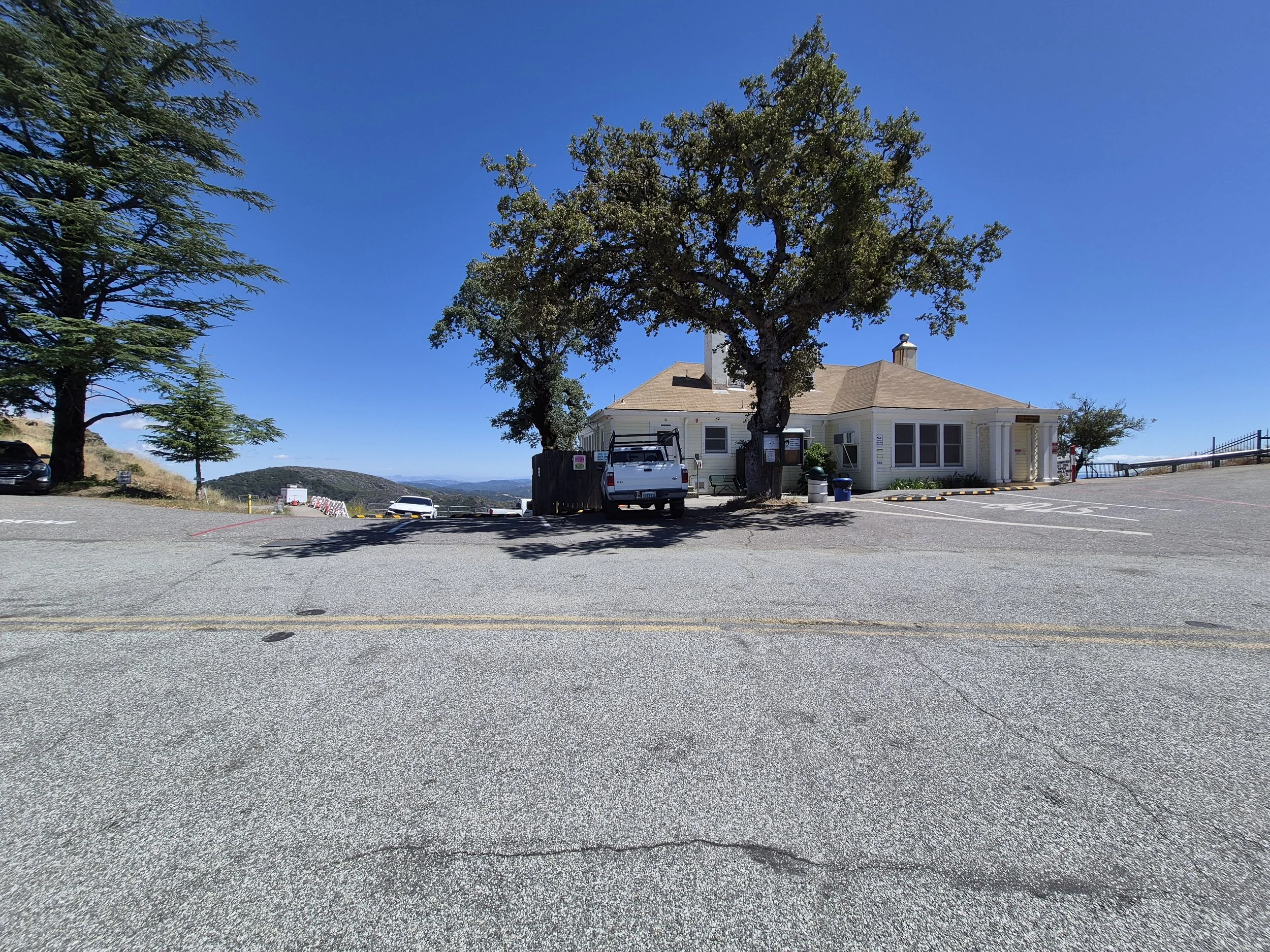 2nd image of wide view showing diner and drive to left for telescopes.jpg