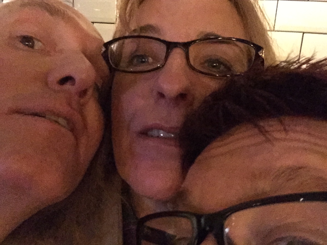 Having dinner at the New England Hotel with old uni friends, Glenn and Rhonda Wilson. My goodness we have all aged well over the last thirty years!