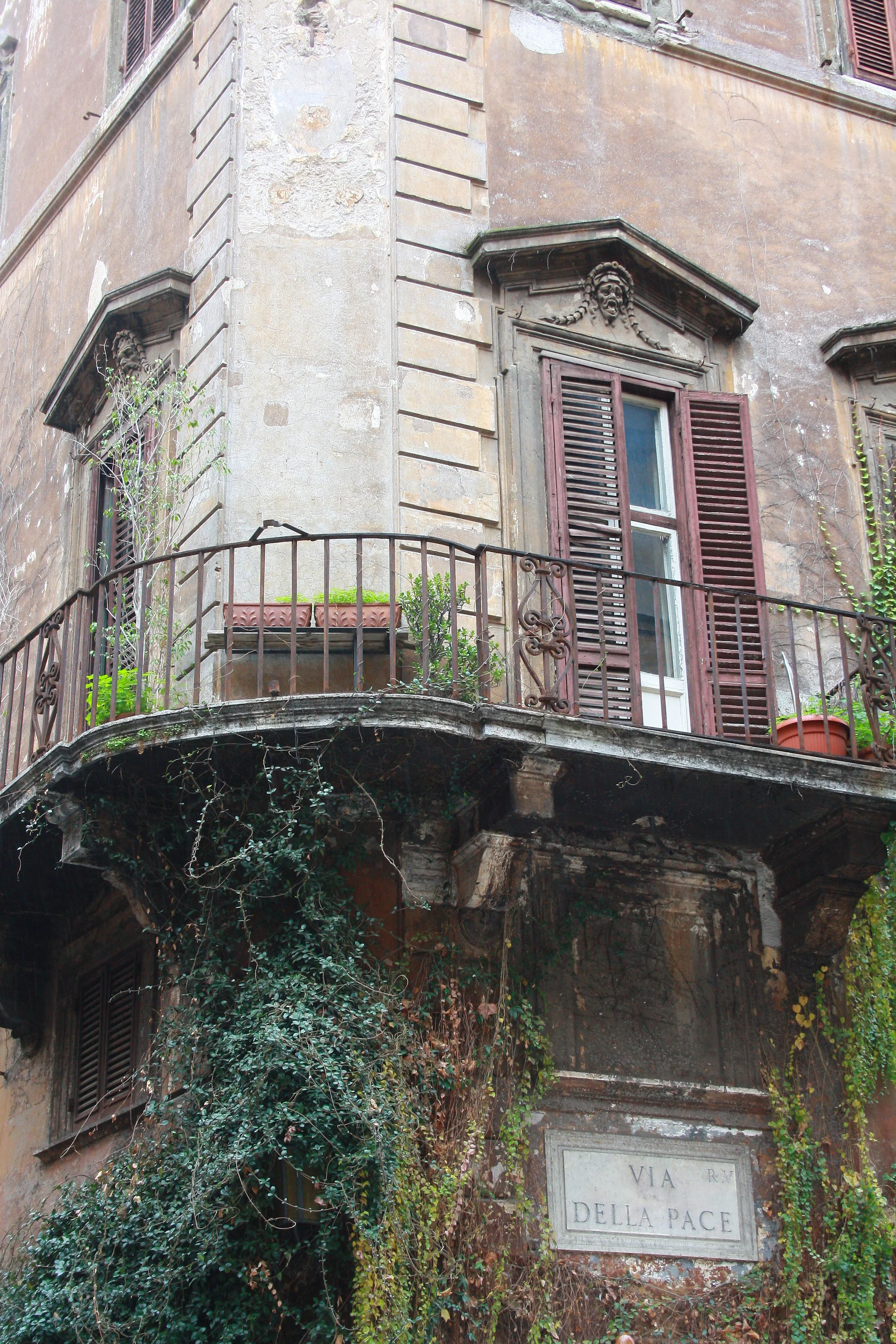 A deliciously crumbling building