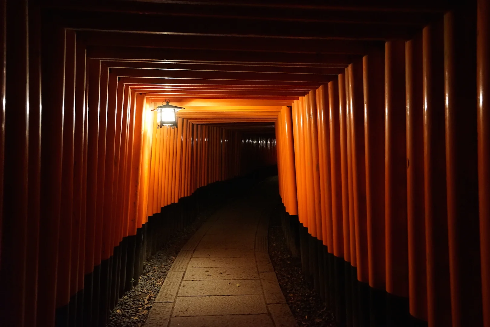 [旅行] 夜探京都伏見稻禾大社, 試膽與夜景一次滿足