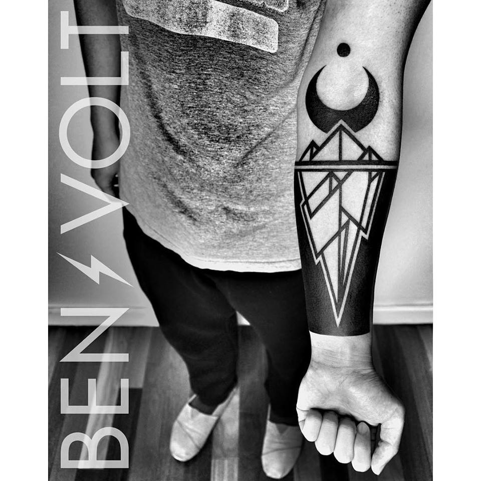 Blackwork-iceberg-tattoo-by-Ben-Volt.jpg