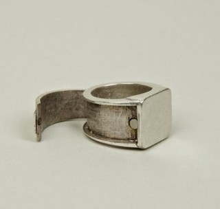 Mens-Hidden-Section-Ring-By-Maison-Martin-Margiela-320x304.jpg