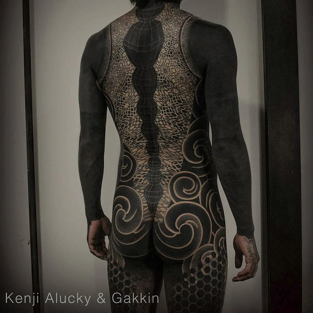 [刺青] Kenji Alucky - 和魂入針，精準凝結的黑墨點陣