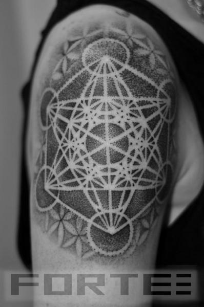 Dotwork-Geometric-Shoulder-Tattoo-5.jpg