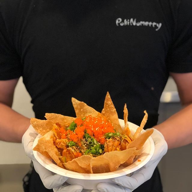 Try your bowl with wonton chips🍣