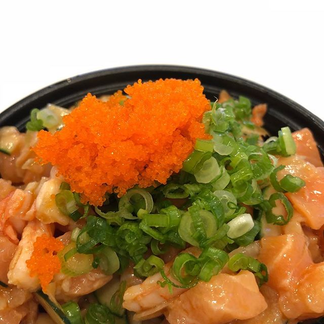 Pronounced &ldquo;poh-kay&rdquo; not &ldquo;poh-key&rdquo; 🧡
&bull;
&bull;
&bull;
&bull;
🐟 #salmonsaturday #poki #pokinometry #sushi #orangecounty #oceats #laeats #losangeles #anahiem #hollywood #rowlandheights #postmates #delivery #fishlovers #foo