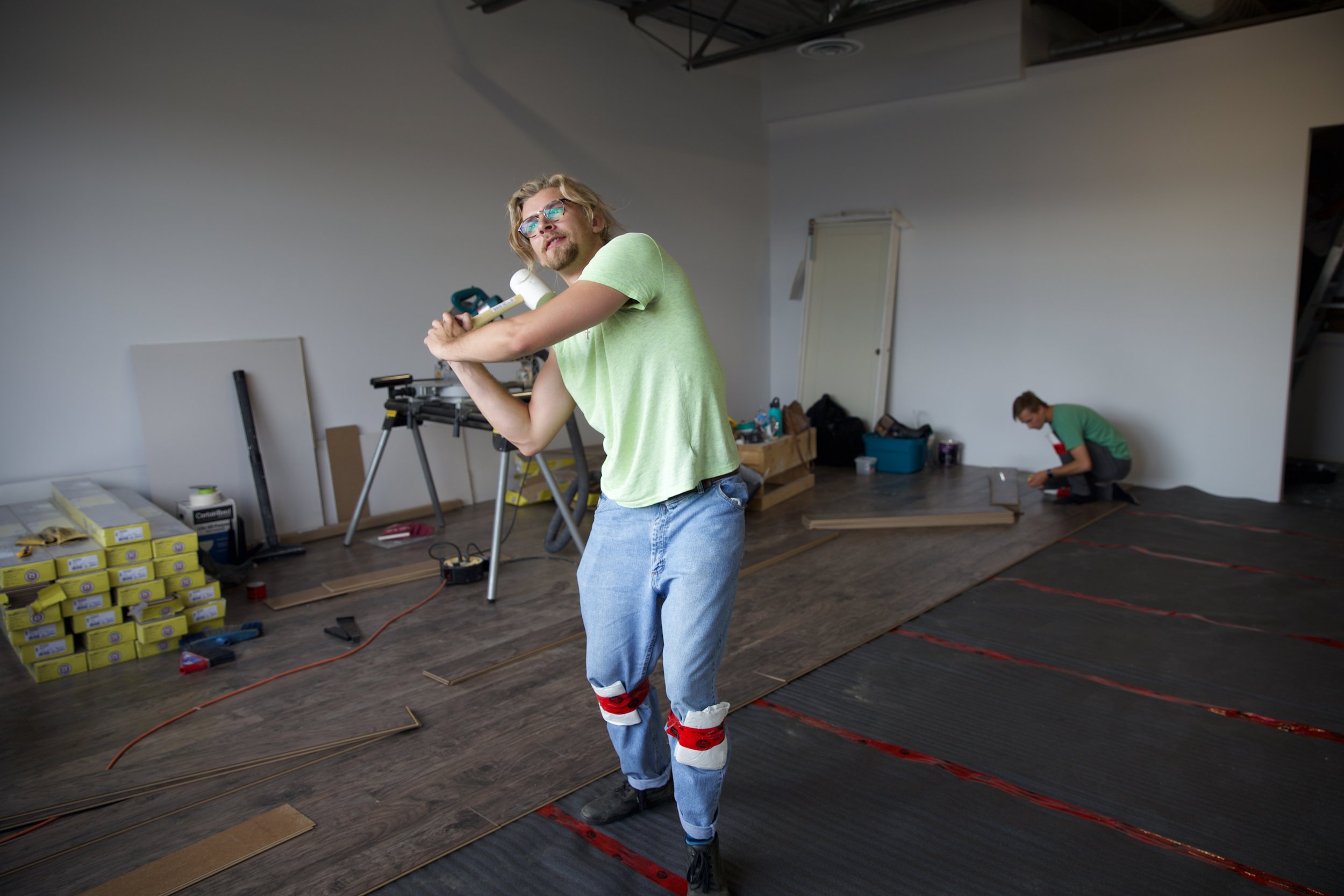 This filmmaker needs to keep his day job. Note: "mom-jeans", duct-taped/paper towel knee pads and improper use of tools.