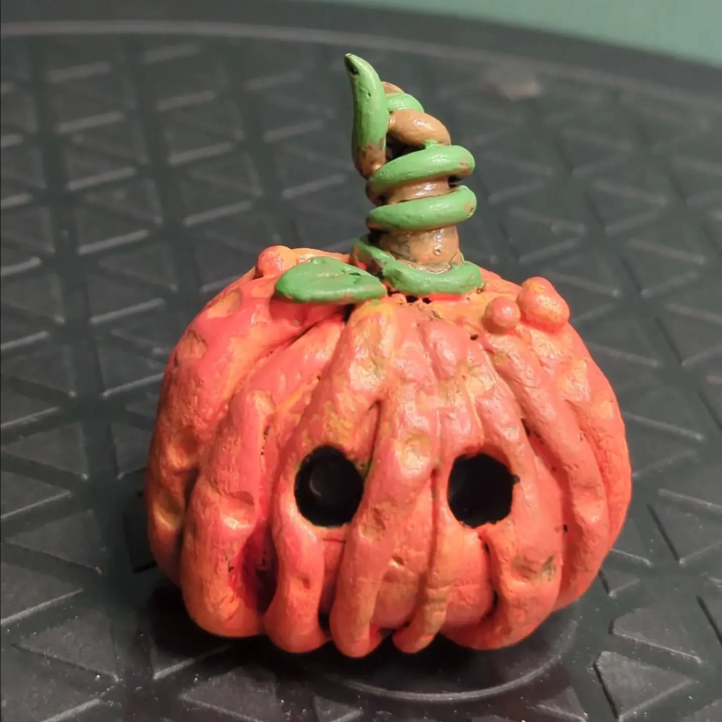 A little pumpkin creature, let me reintroduce Bubbly to you. #bubblypumpkin #chelseascreatures