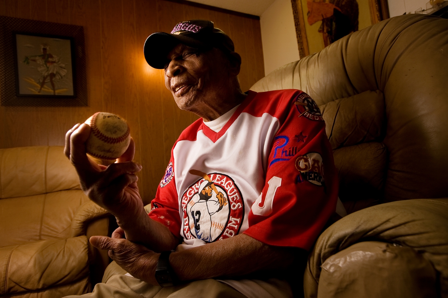 Former Negro Leagues baseball player Elmer Carter 98, at his home in Rancho Cordova on Wednesday, March 11, 2009. Carter is believed to be one of the few remaining Negro Leagues players still living, and played for the Kansas City Monarchs from 1929-1931.