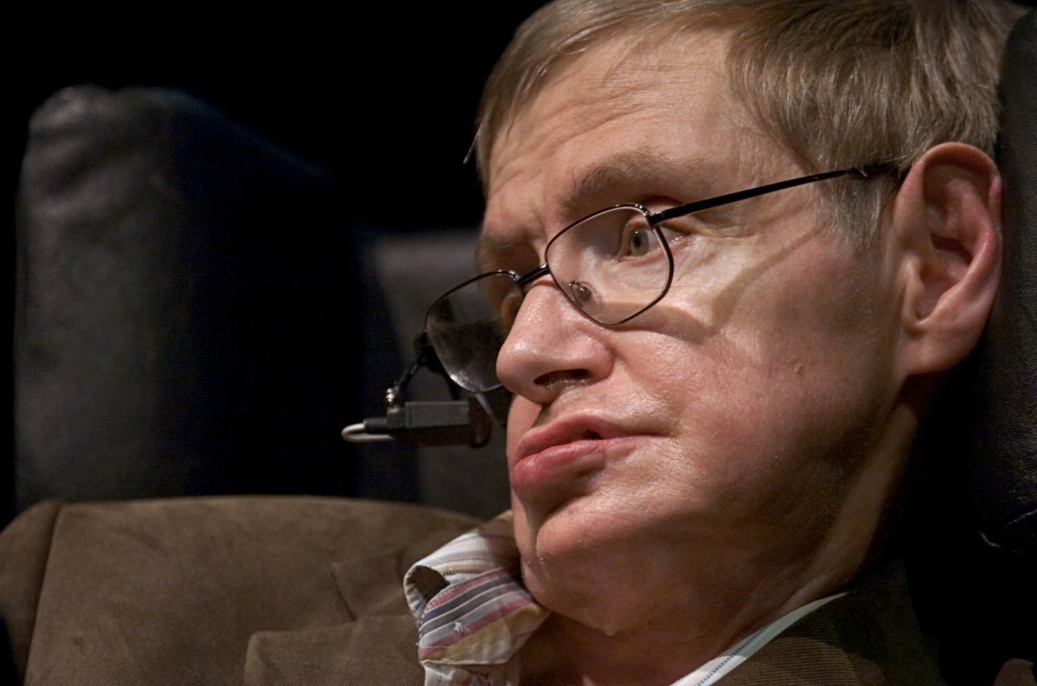 Cosmologist Stephen Hawking delivers the annual J. Robert Oppenheimer Lecture in Physics at Zellerbach Hall at UC Berkeley on Tuesday March 13, 2007.