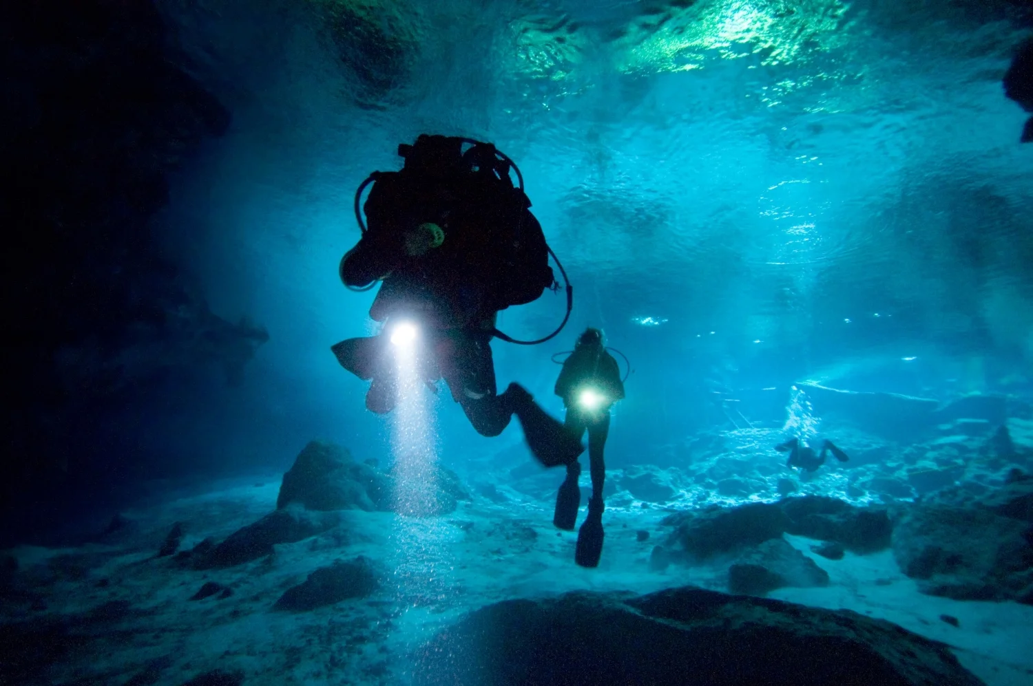  With flashlights in hand, cavern divers Mariana Leal, right, and Darlene Ott enter Dos Ojos cenote near Playa del Carmen Mexico on Thursday May 31, 2007.&nbsp; Cenotes are entrances to a huge freshwater-filled cave system in theRiviera Maya area of 