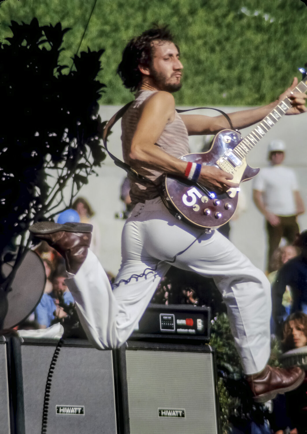  Pete Townsend of the Who performs at the Oakland Coliseum Oct. 10, 1976. 