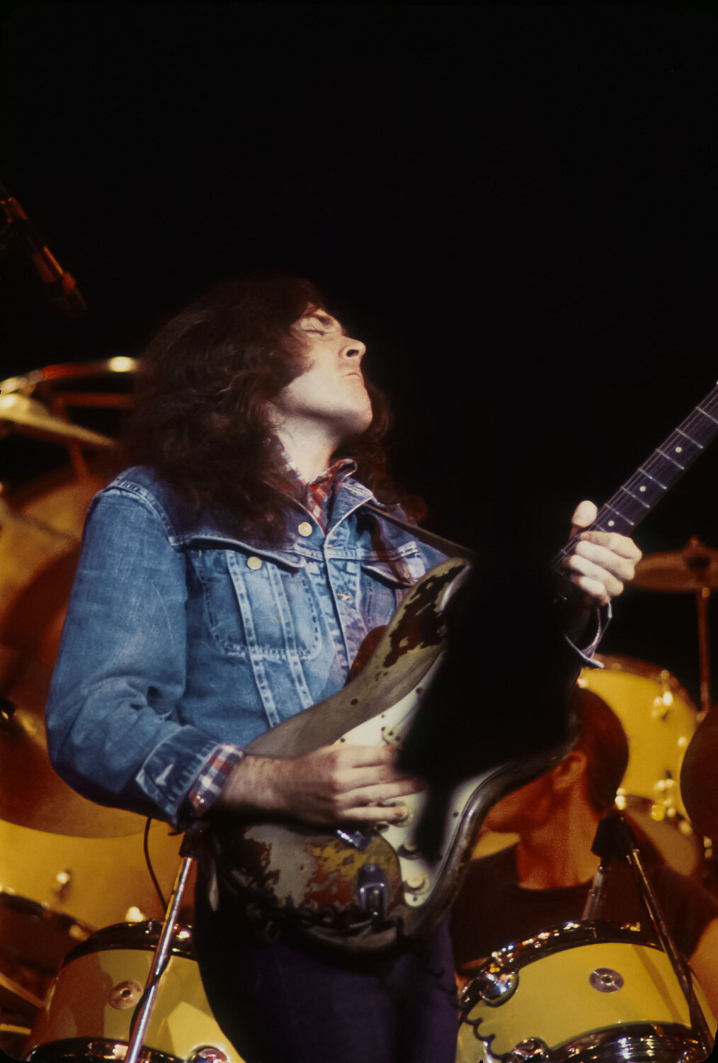  Rory Gallagher performs at the Oakland Coliseum Aug 18, 1976. 