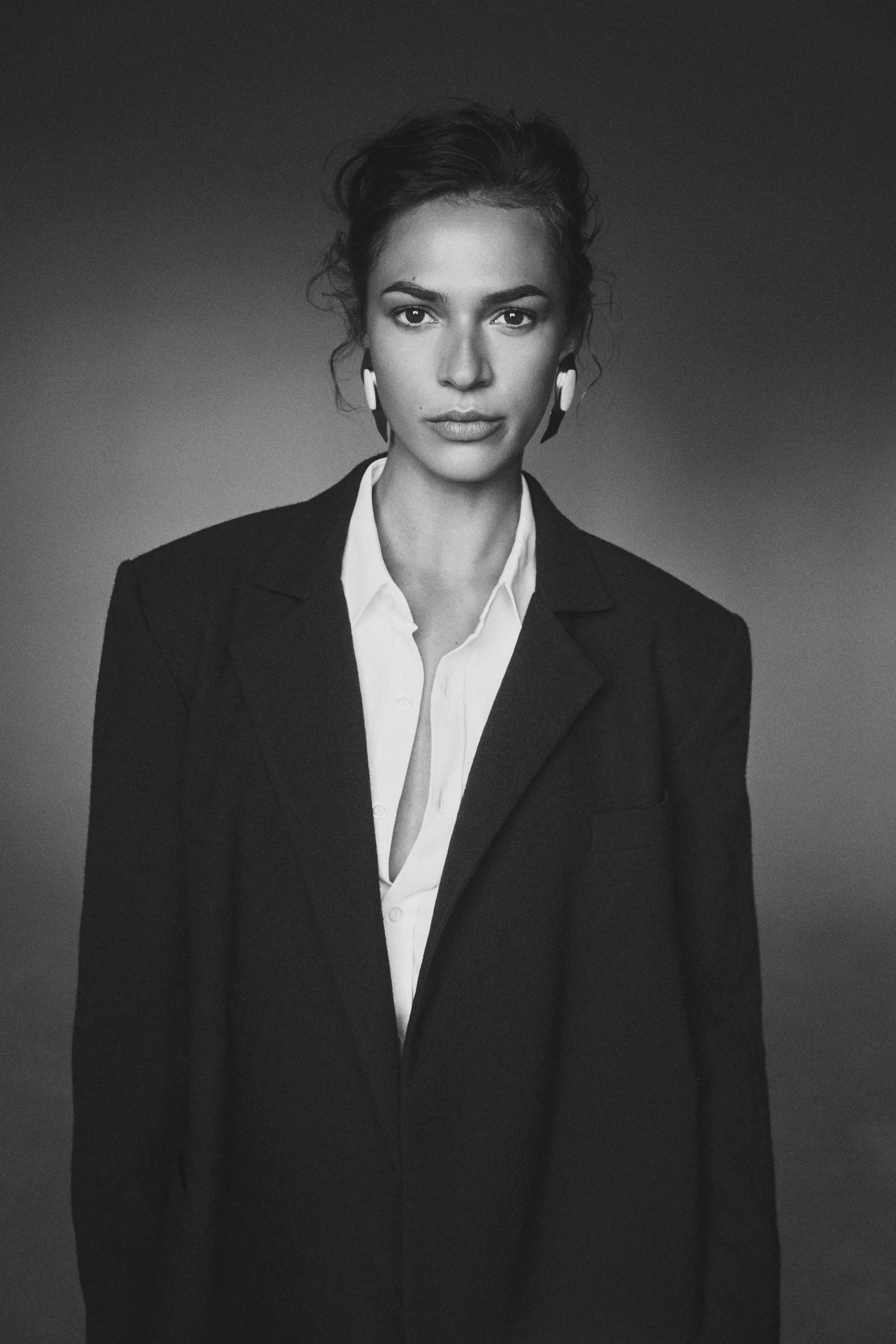 MARCELLE_SUITS_NUMERO_NL21304_BW.JPG
